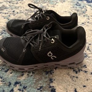 Womens on cloud tennis shoes